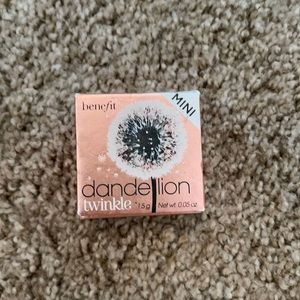 Benefit dandelion twinkle highlighter